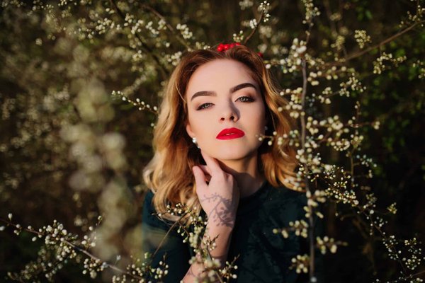 Quelle technique pour choisir une tenue d'invitée à un baptême qui respecte les conventions?